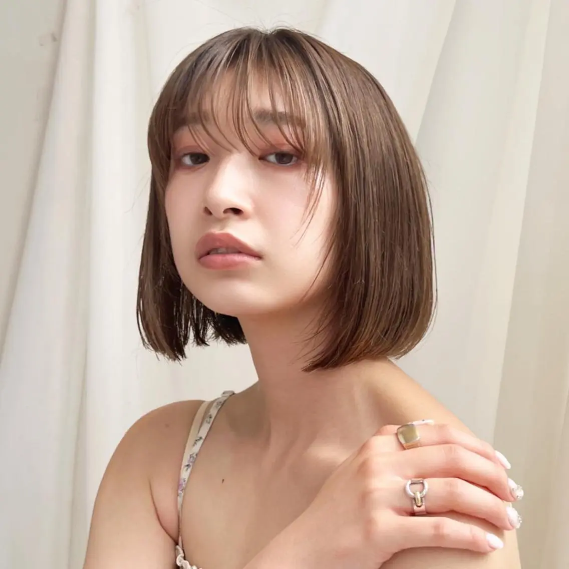 ミディアム カラー ベージュカラー 透明感カラー グレージュ ボブ カット ヘアカラー トリートメント レイヤー専門家 ダブルカラー修のヘアスタイル