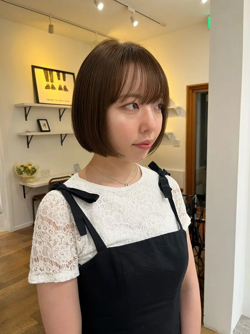 ショート カラー ヘアアレンジ ベージュカラー ブリーチ オリーブベージュ ボブ トリートメント カット 縮毛矯正 無料カットモデル‪✨ ✂️Nanami🌷のヘアスタイル