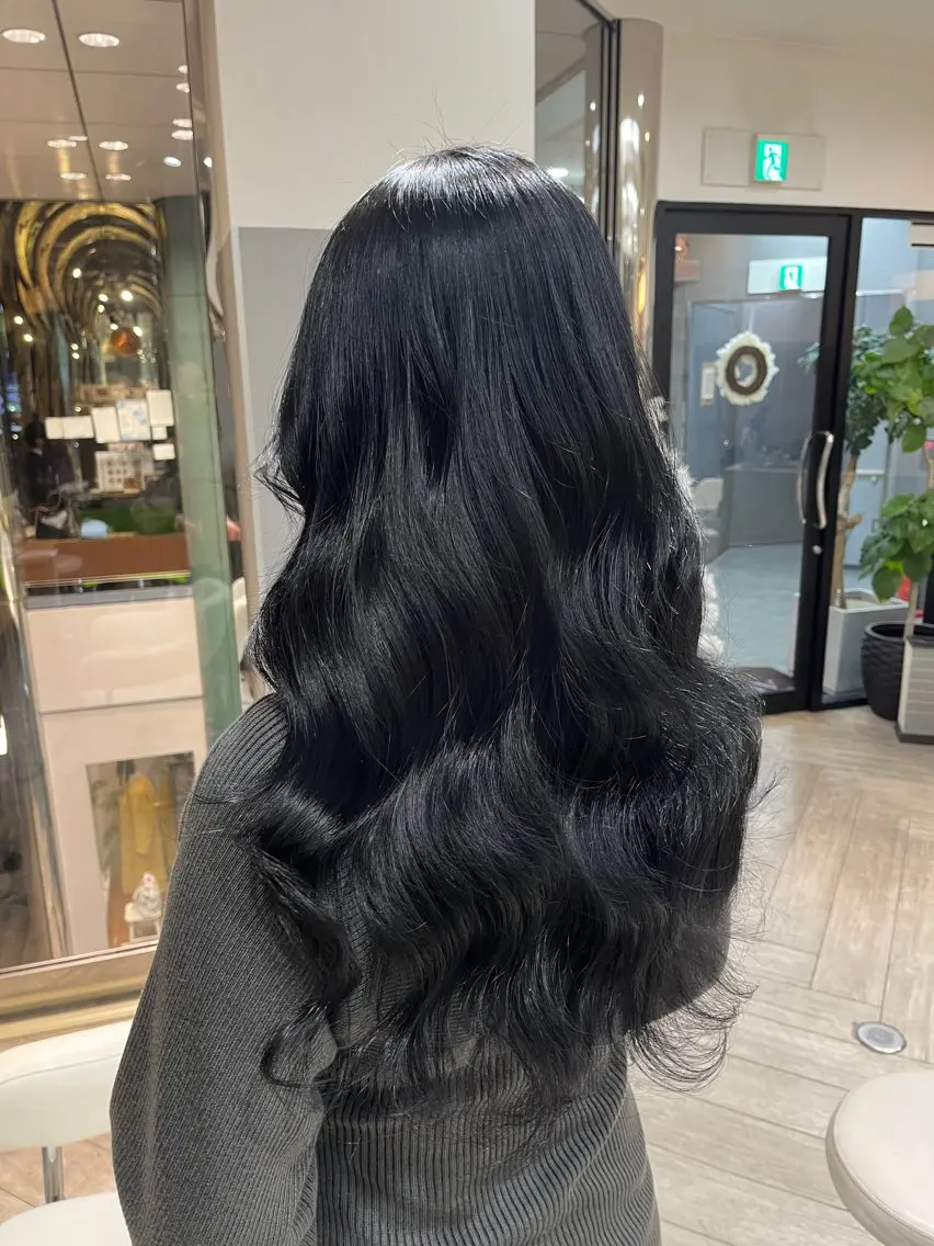 ロング カラー 黒髪 透明感カラー ネイビーカラー AVANCE. chisatoのヘアスタイル