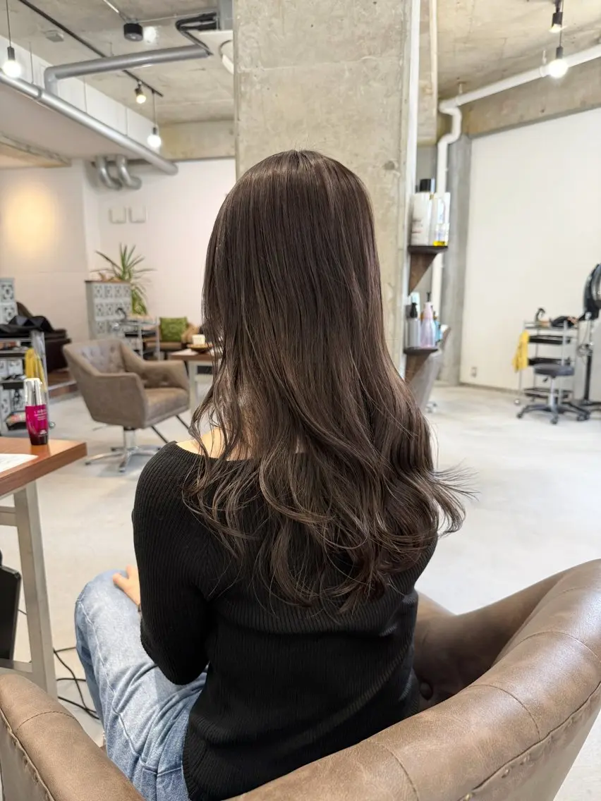 ロング カラー グレージュ カット ヘアカラー トリートメント カイリ /レイヤーカットのヘアスタイル