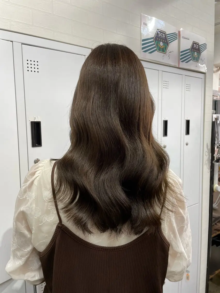 ロング 横浜🦋ハイトーン 🫐シャドウルーツのヘアスタイル