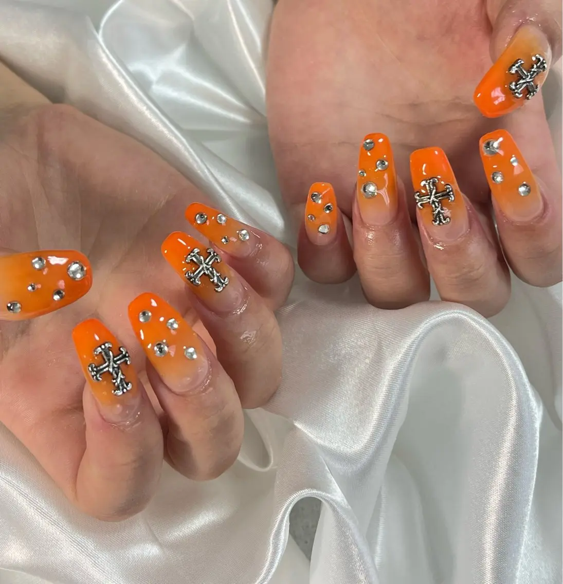 ネイル グラデーション ロングネイル オレンジ ハンドネイル 松田 由真のネイルデザイン