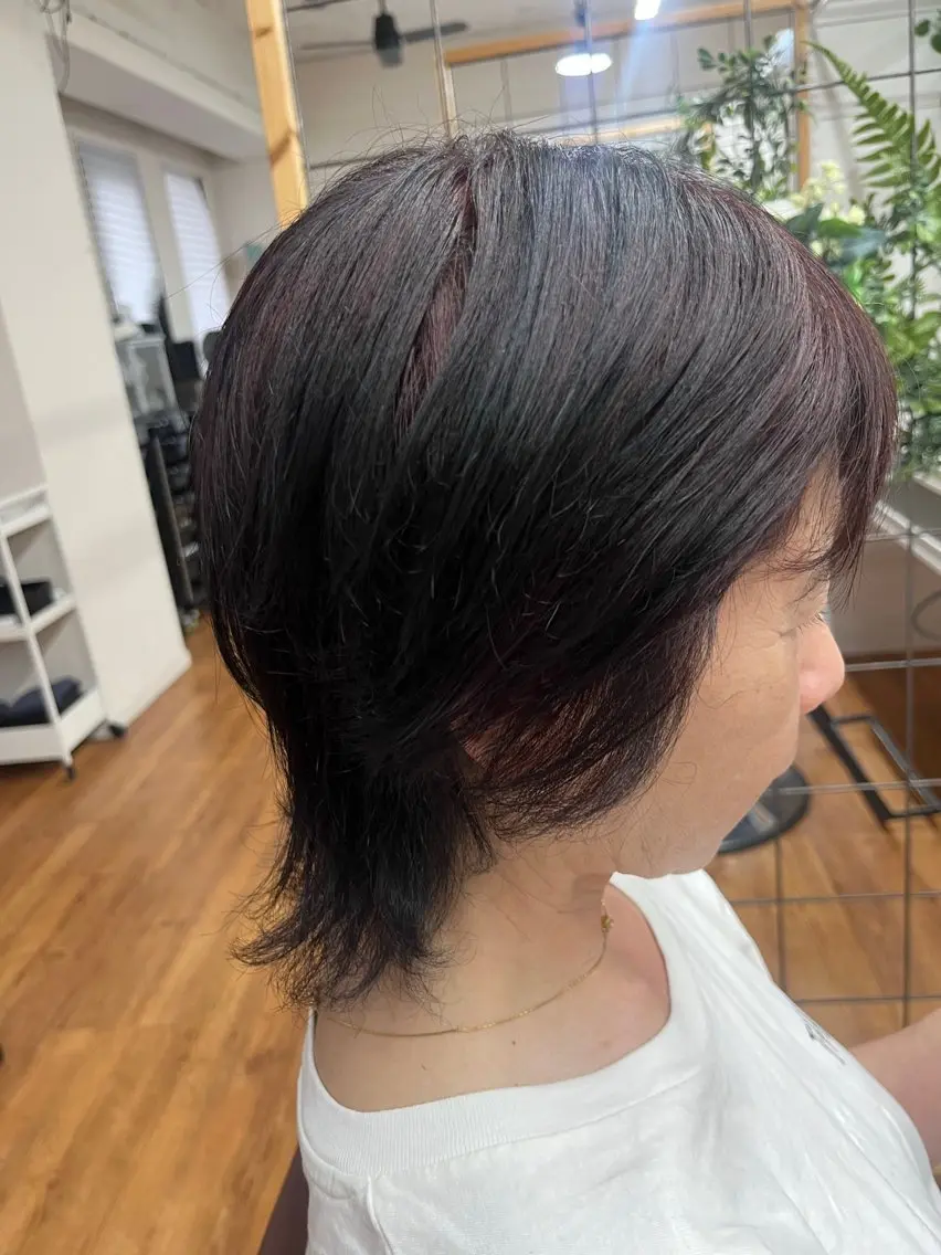 ミディアム ウルフカット 腰越 麻奈のヘアスタイル