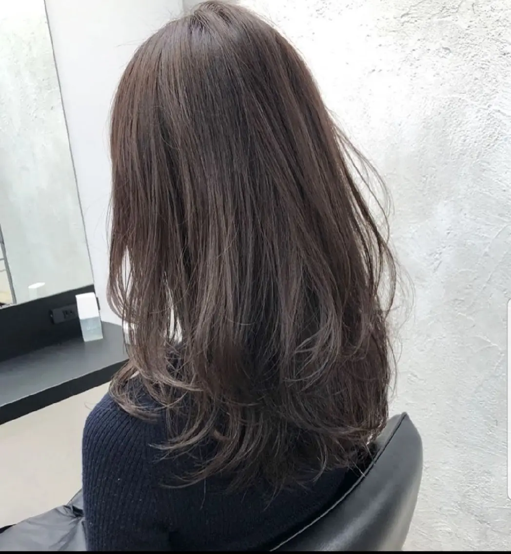 ロング 艶髪/オリーブ系/ 肌が綺麗に見えるお色のヘアスタイル