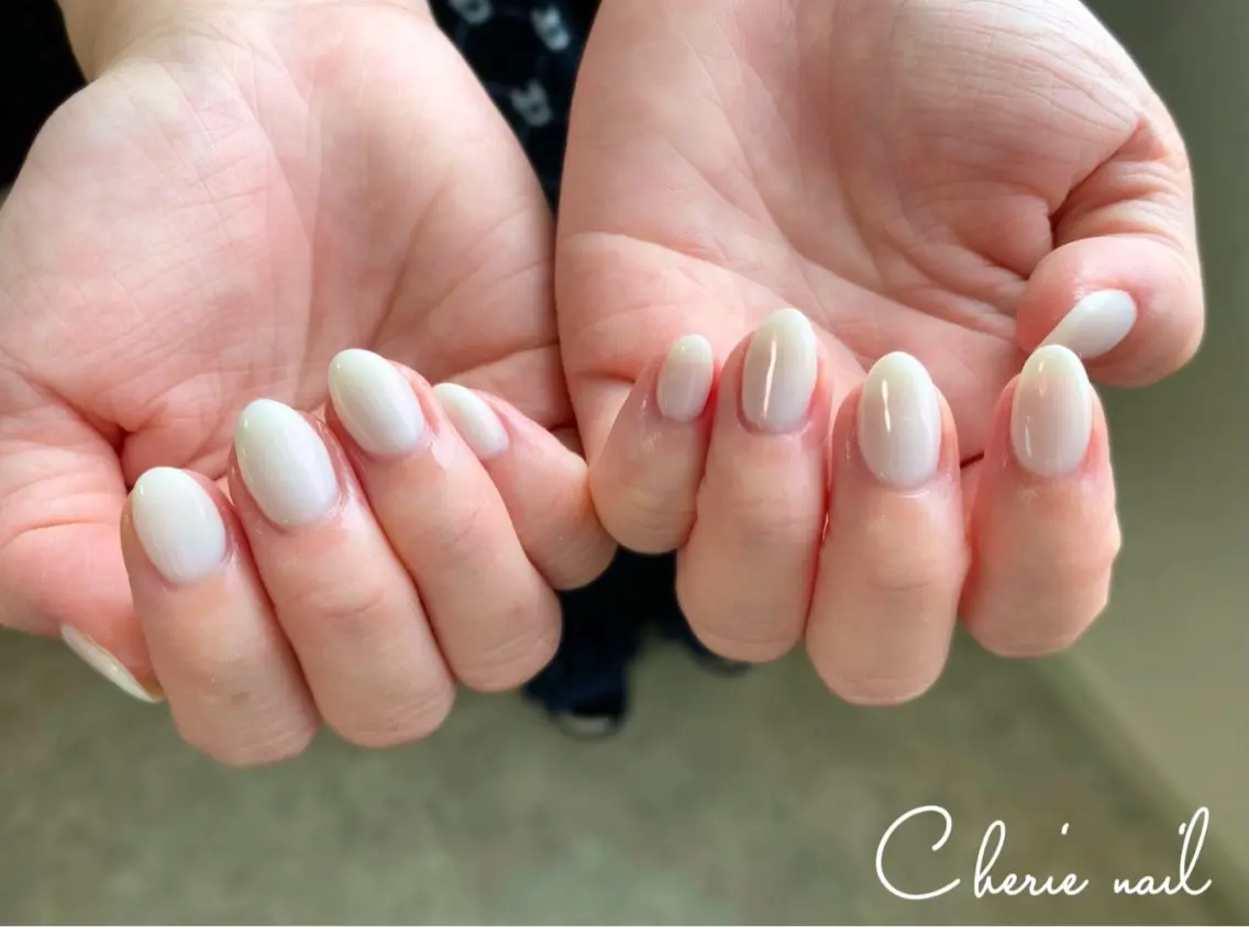 ネイル オーロラネイル ジェルネイル ワンカラーネイル シンプルネイル ホワイト Cherienail yunaのネイルデザイン