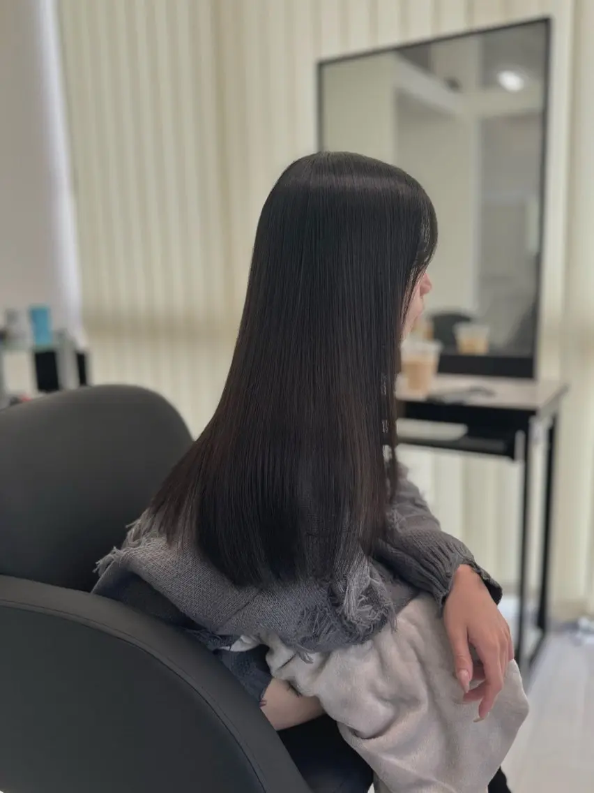ロング カラー 黒髪 髪質改善 韓国風ヘア 縮毛矯正 トリートメント ヘアカラー トリートメント ヘアセット 髪質改善Ⅰ透明感 艶カラーⅠたつやのヘアスタイル