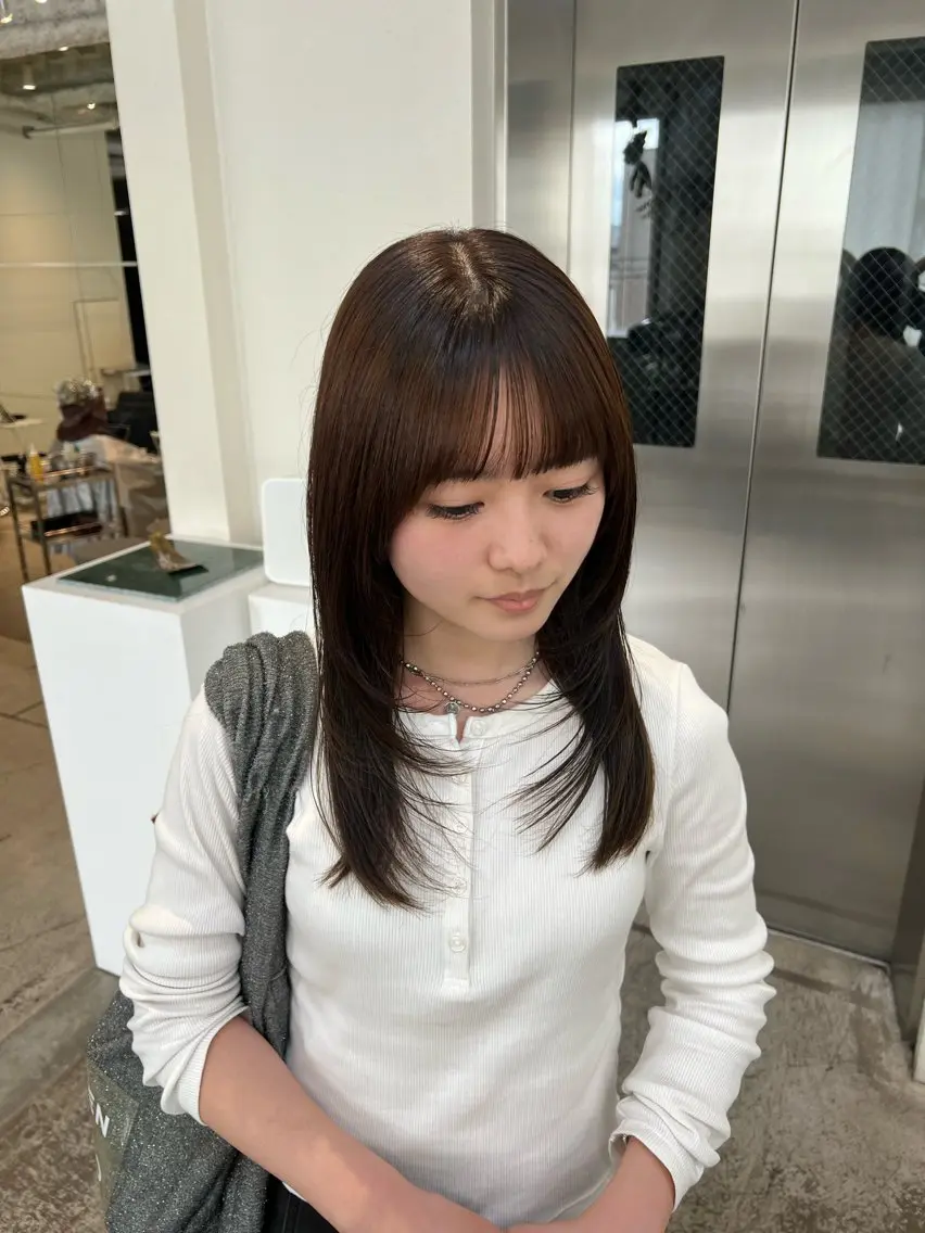 セミロング カラー ベージュカラー レイヤーカット AmiLi HONOKAのヘアスタイル