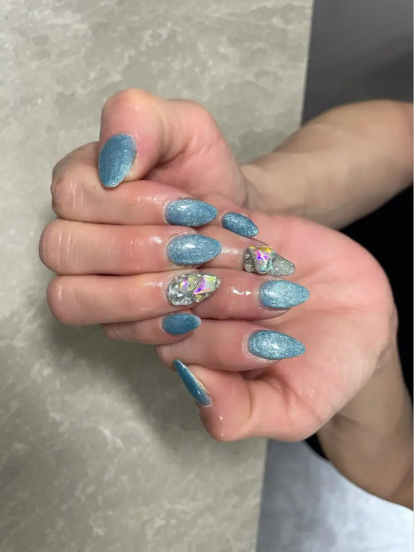 ネイル LAVISH 大和店 emi･:*+のネイルデザイン