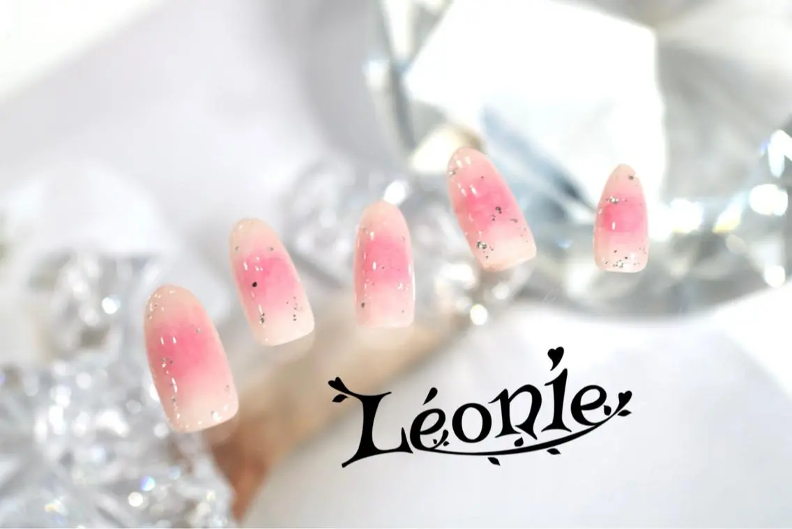 ネイル チークネイル Leonie やまざきのネイルデザイン