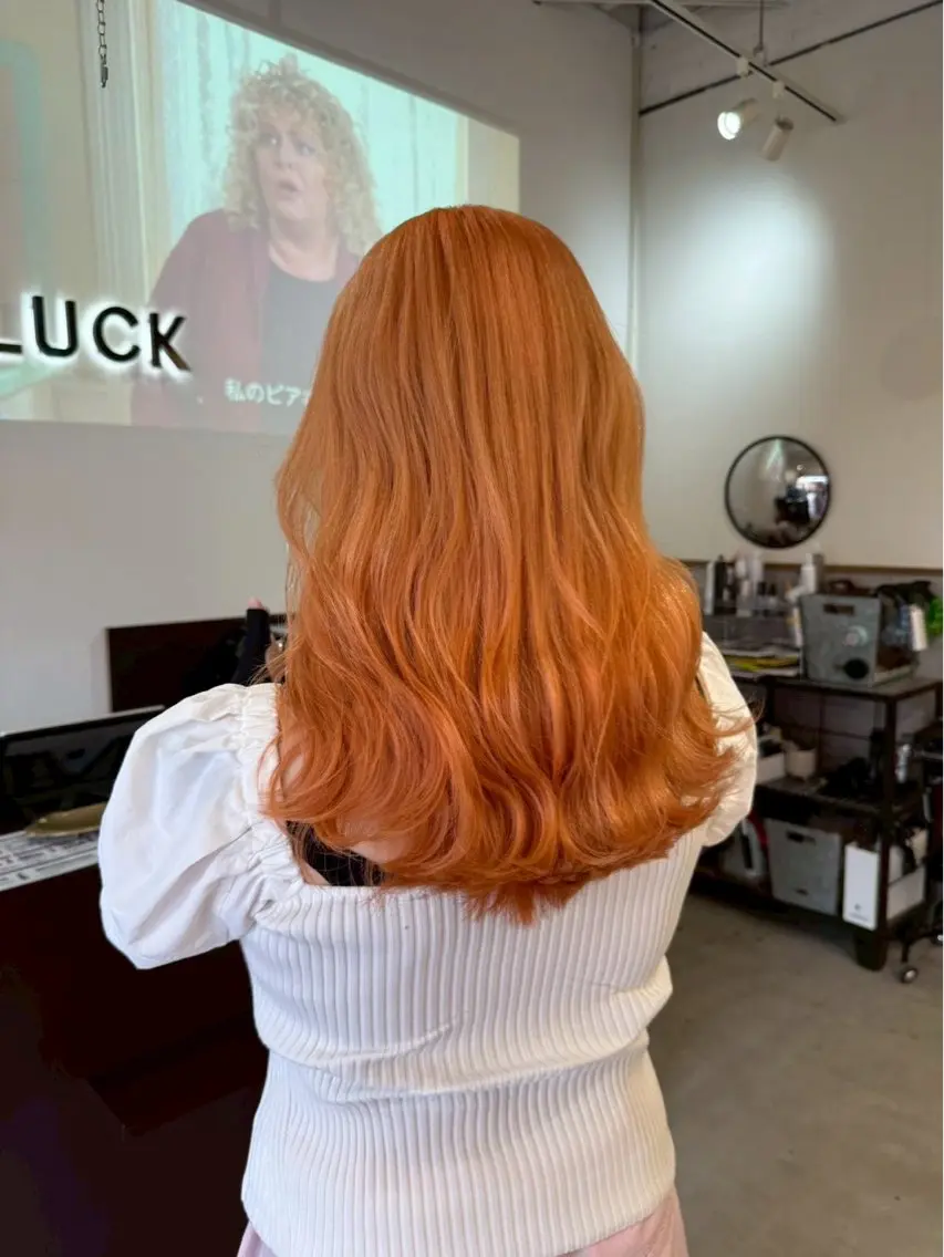 セミロング カラー LUCK ユナのヘアスタイル