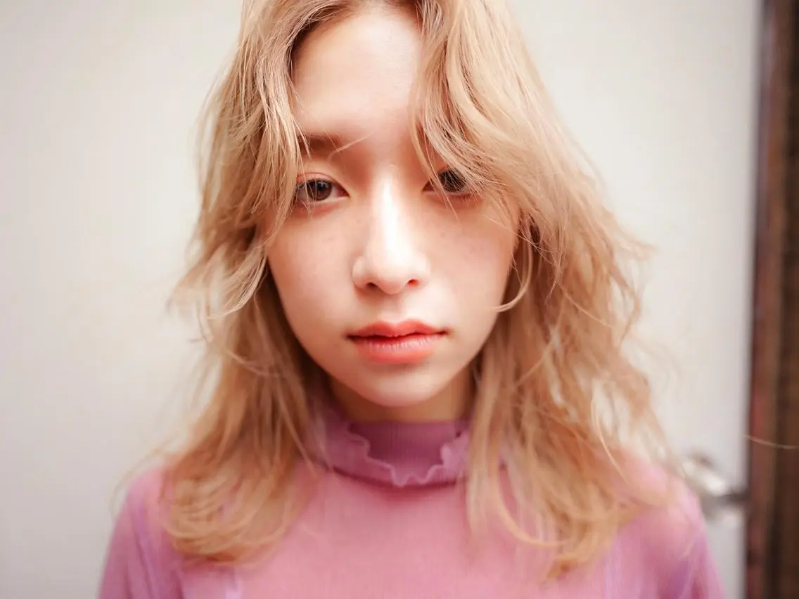 セミロング カラー パーマ ヘアアレンジ アディクシーカラー アッシュ バレイヤージュ ベージュカラー ブリーチ newi grande 横浜店のヘアスタイル