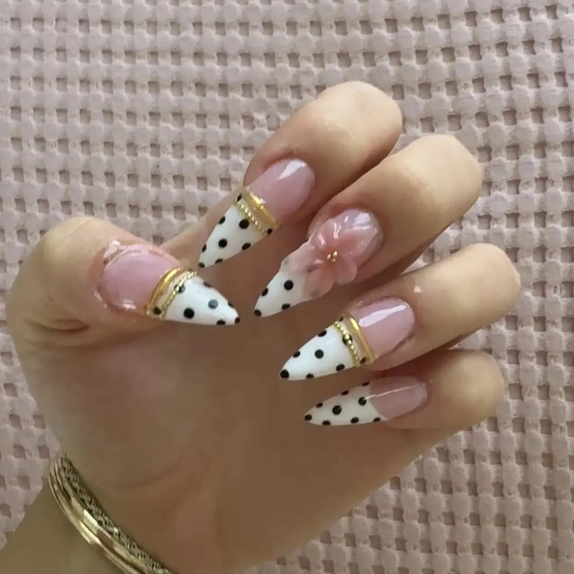 ネイル 長さ出し ガーリー キラキラネイル 韓国ネイル ロングネイル ハンドネイル Blingg NailStudioのネイルデザイン