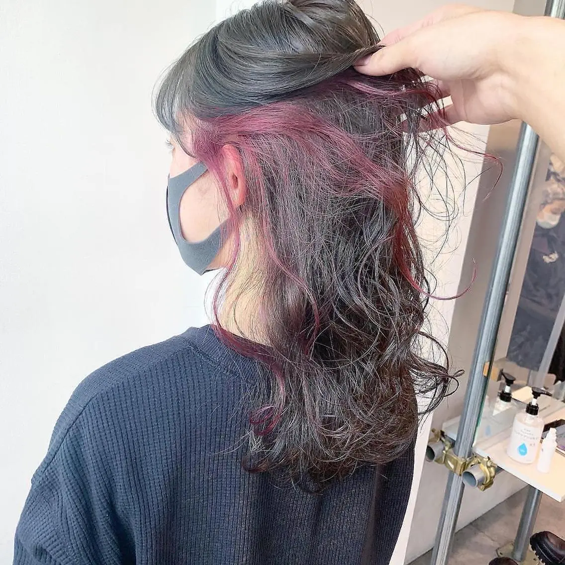 セミロング カラー ヘアアレンジ インナーカラー ピンクカラー ヘアカラー トリートメント 🏆ウルフ/レイヤー 指名No.1山口圭佑のヘアスタイル