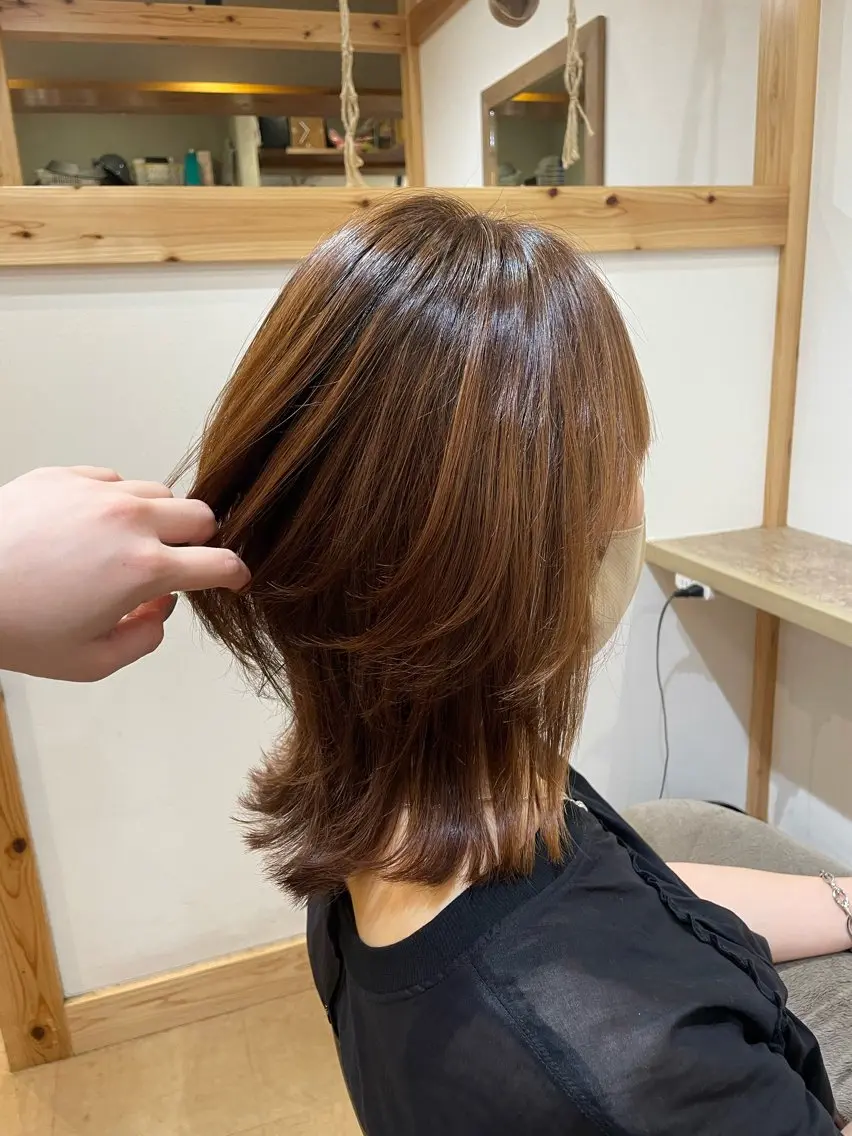 ミディアム 山口 里莉のヘアスタイル