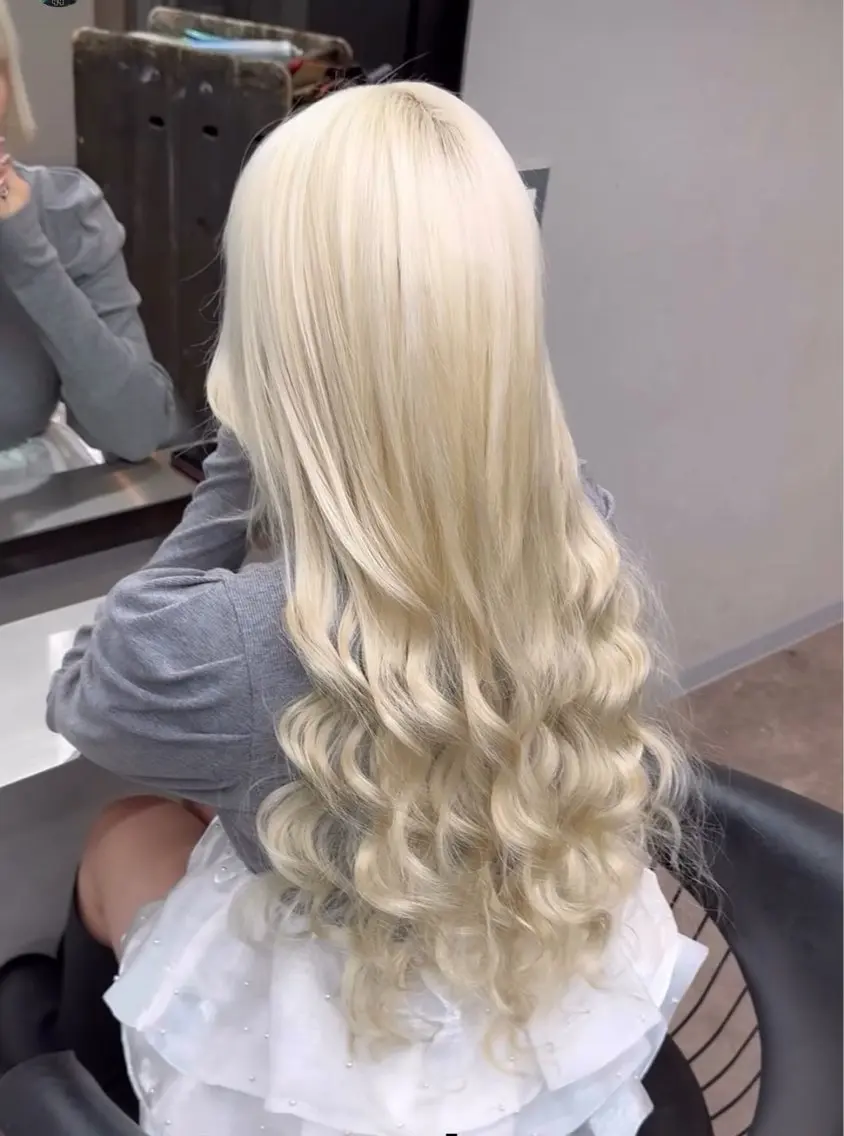 ハイトーンブリーチ＋ウル艶カラー+クイックトリートメントの写真