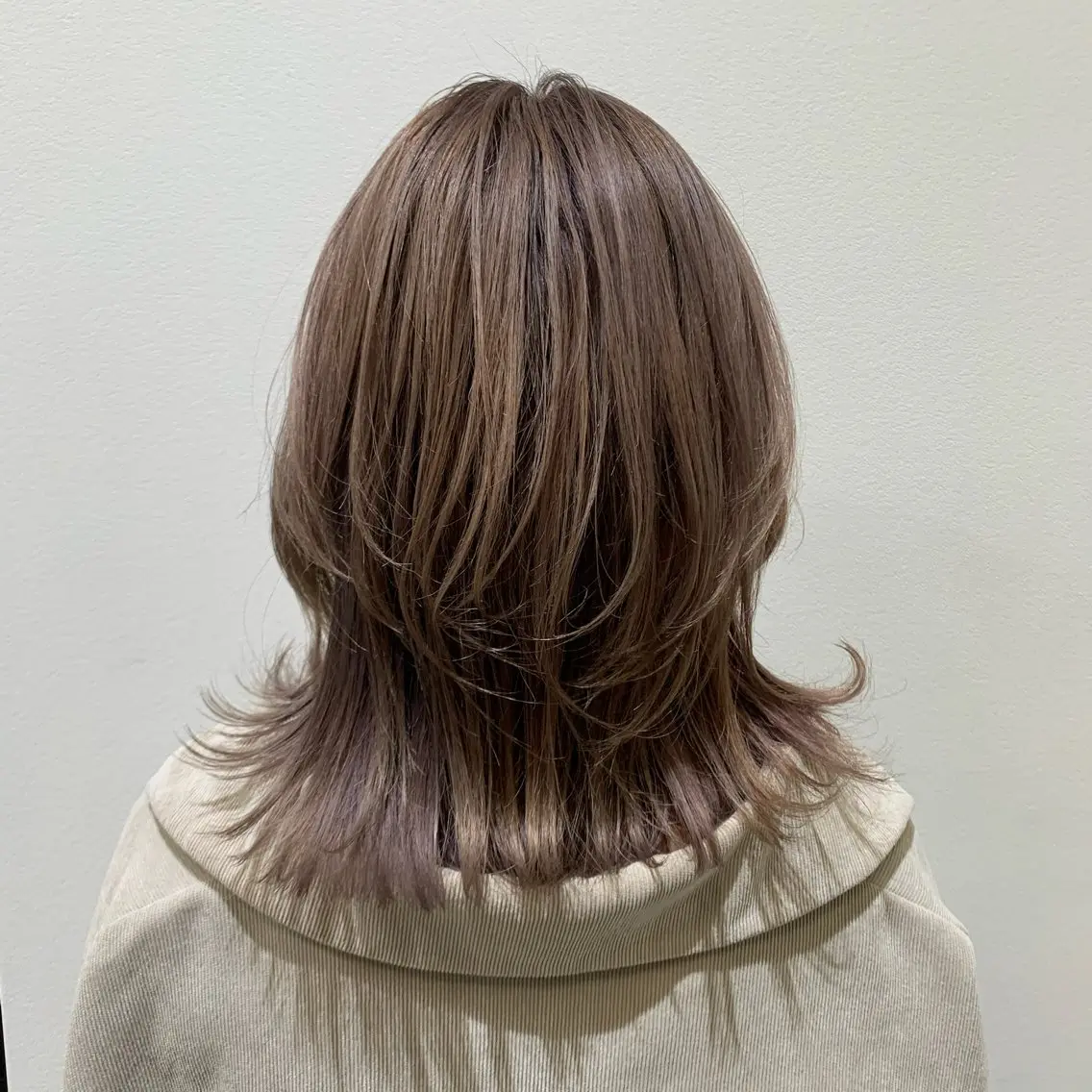ミディアム レイヤーカット 吉田 詩穂のヘアスタイル