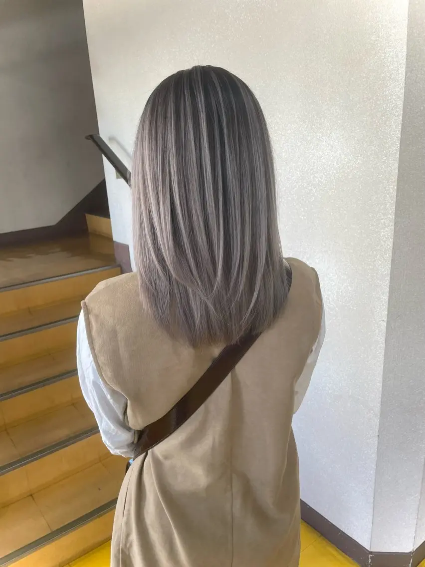 セミロング レイヤーカット カット ヘアカラー 小嶋 司のヘアスタイル