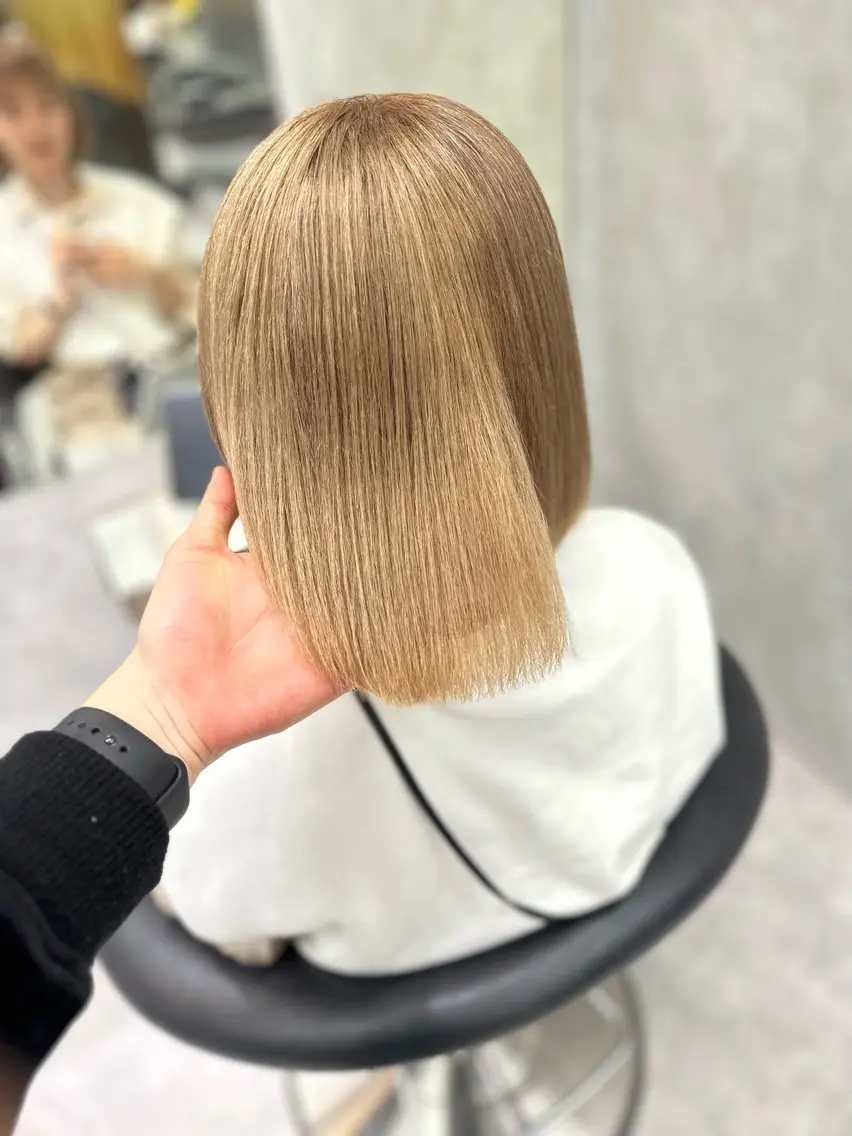 ショート カラー ベージュカラー ブリーチ ボブ DAIKIベージュ 🍂レイヤーカットのヘアスタイル