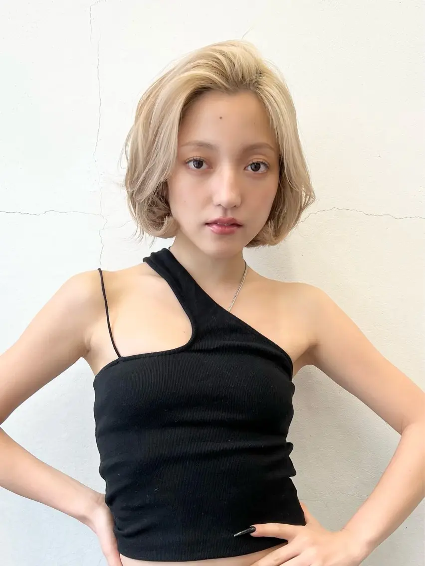 ミディアム カラー アッシュ ベージュカラー ブリーチ ブロンド ケアブリーチ ヘアカラー トリートメント HARU//原宿🤍 リピート率NO.1のヘアスタイル