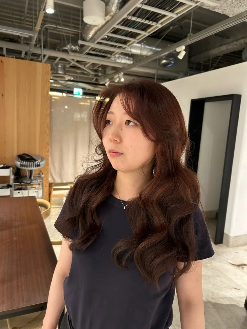 ロング カラー ブリーチ ボルドーカラー ブリーチなしカラー カット ヘアカラー トリートメント ヘッドスパ スキバサミを使わない カット🌼唯🌼のヘアスタイル