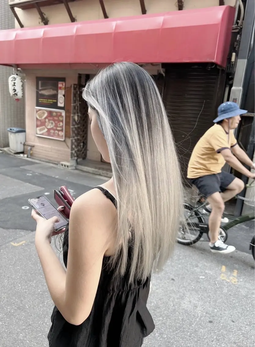 ロング カラー バレイヤージュ シルバー ホワイトシルバー レイヤーカット 指名数No.1 /NAOYAのヘアスタイル