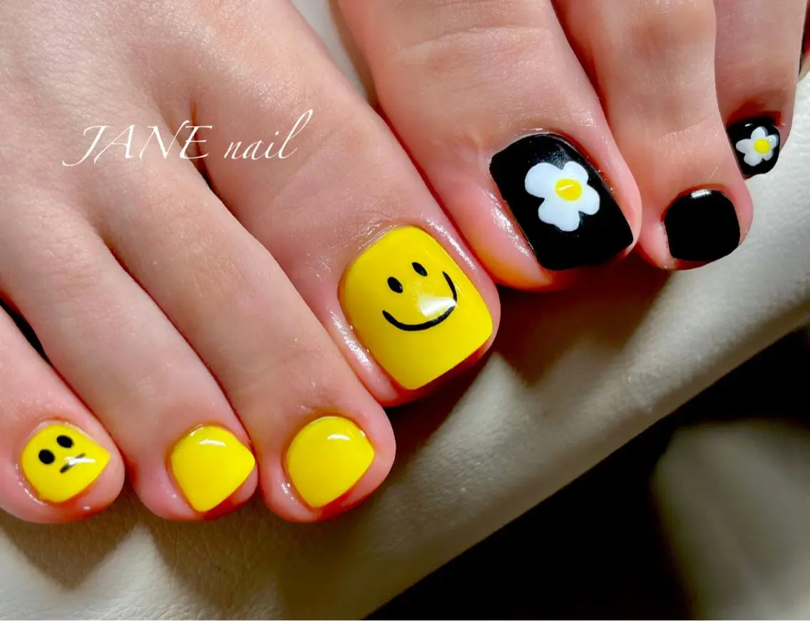 ネイル アートネイル フラワーネイル フットネイル ストーンネイル 夏ネイル フットネイル Nail Salon JANEのネイルデザイン