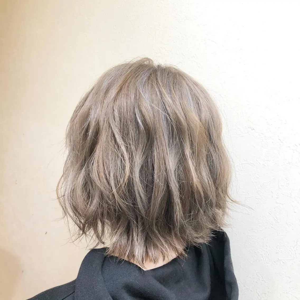 ショート カラー ハイライトカラー ハイトーンカラー ハイライト 工藤 綾華のヘアスタイル