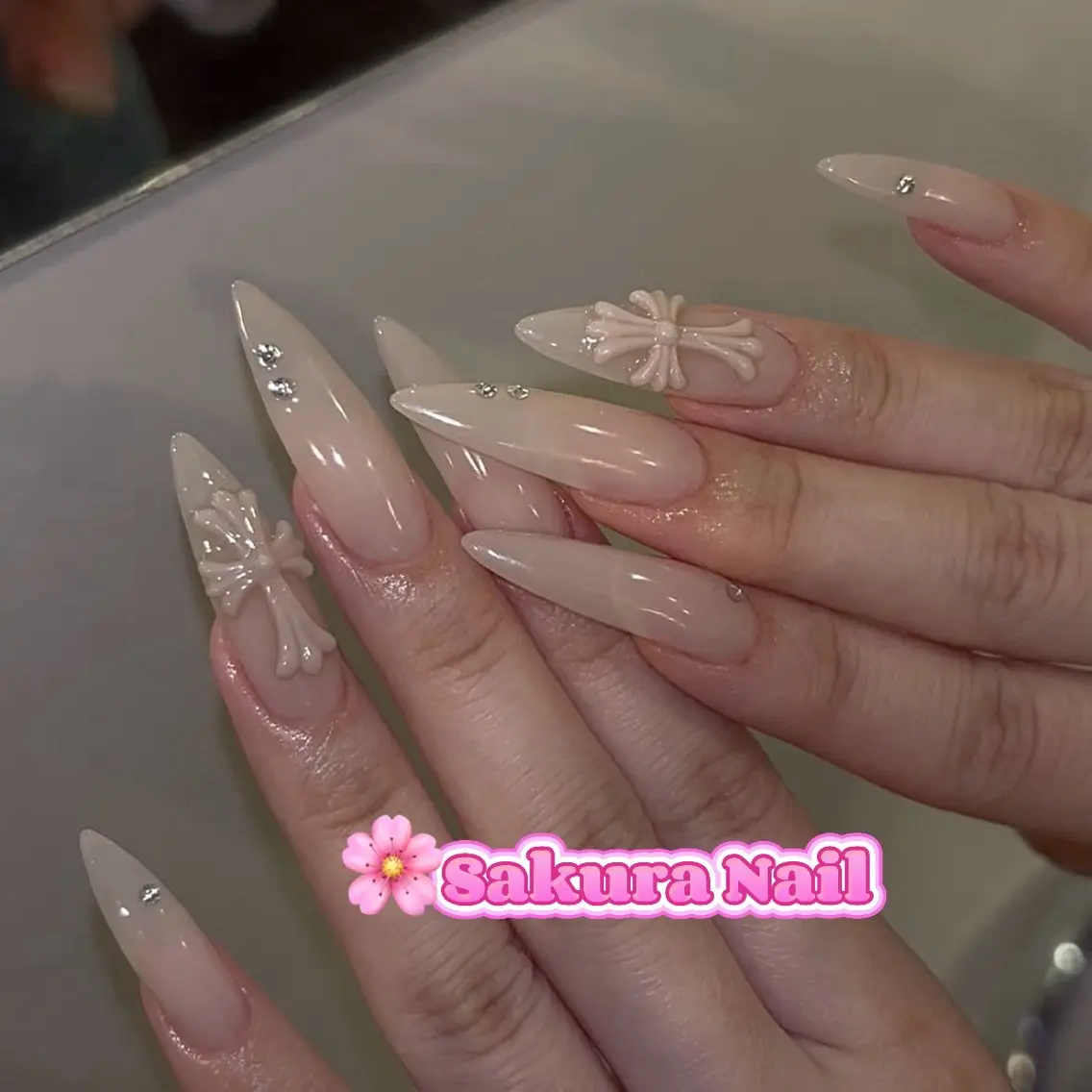 ネイル アートネイル オーロラネイル ボルドー チークネイル フレンチネイル ハンドネイル Sakura Nail Salonのネイルデザイン