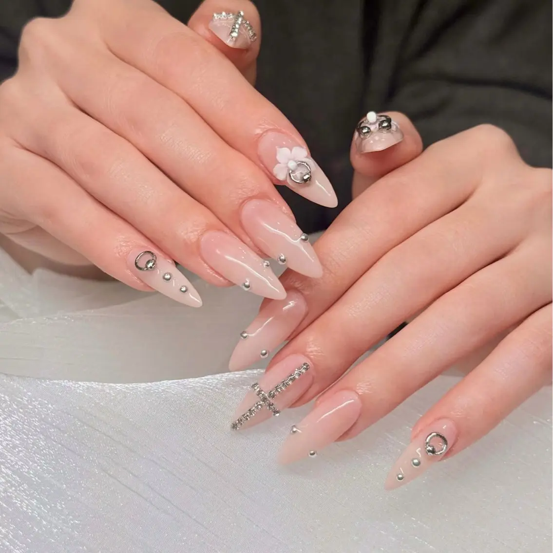 ネイル オーロラネイル ブルー チークネイル フットネイル フレンチネイル ハンドネイル GIN NAILのネイルデザイン