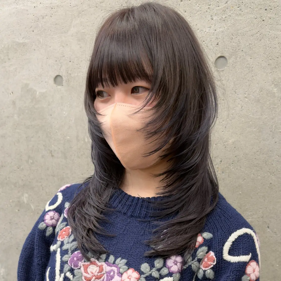 セミロング カット ウルフ/レイヤー/ ブリーチカラーのヘアスタイル