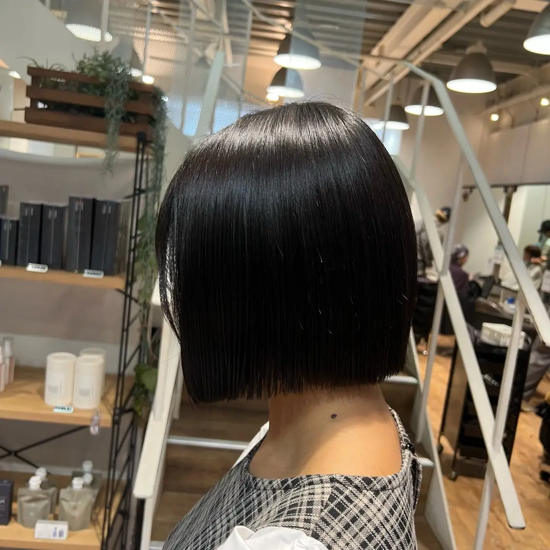 ミディアム 切りっぱなしボブ ボブ カット インナーカラー♡ Nanakoのヘアスタイル