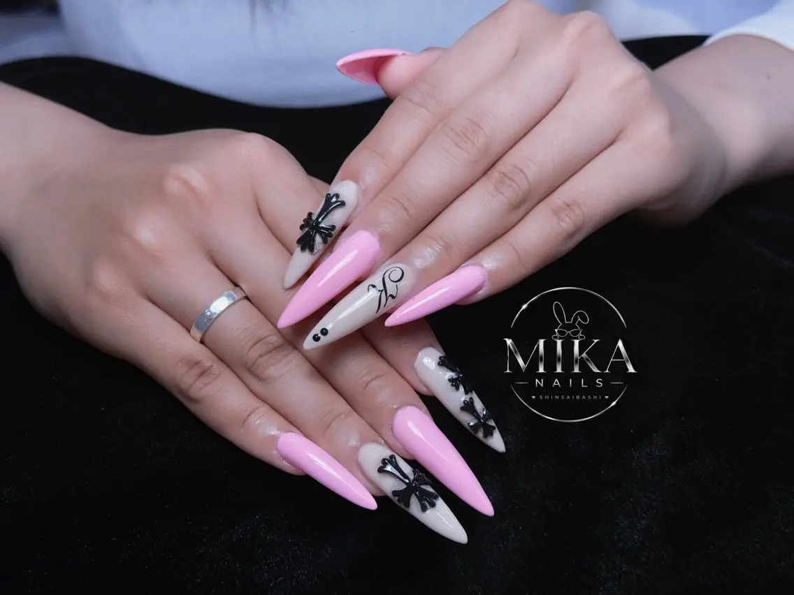 ネイル ガーリー キラキラネイル 韓国ネイル ロングネイル シンプルネイル ハンドネイル Genie Mika Nailsのネイルデザイン