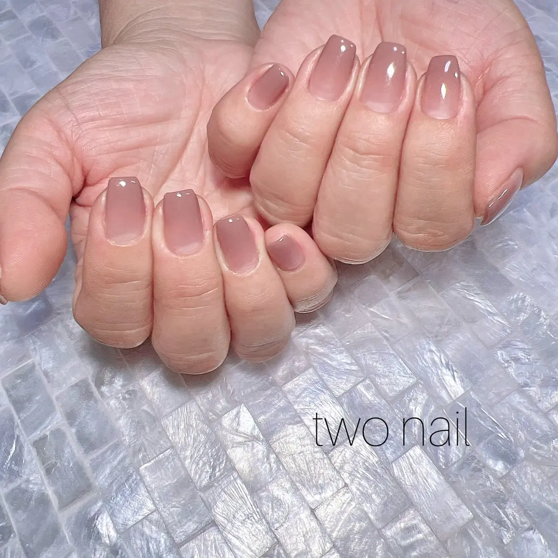 ネイル ブラウン ネイルチップ ホワイト ハンドネイル two nailのネイルデザイン