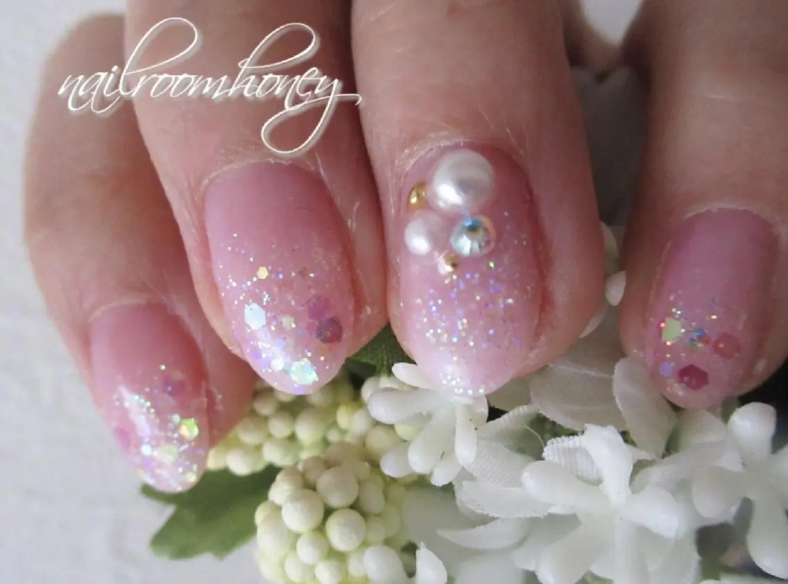 ネイル グラデーション ラメ(グリッター) ピンク ホワイト nail room  honeyのネイルデザイン