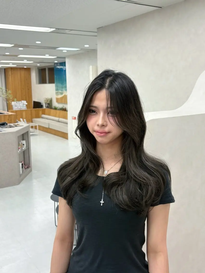 ロング カット 韓国レイヤー/ハッシ ュカット🖤アイナのヘアスタイル