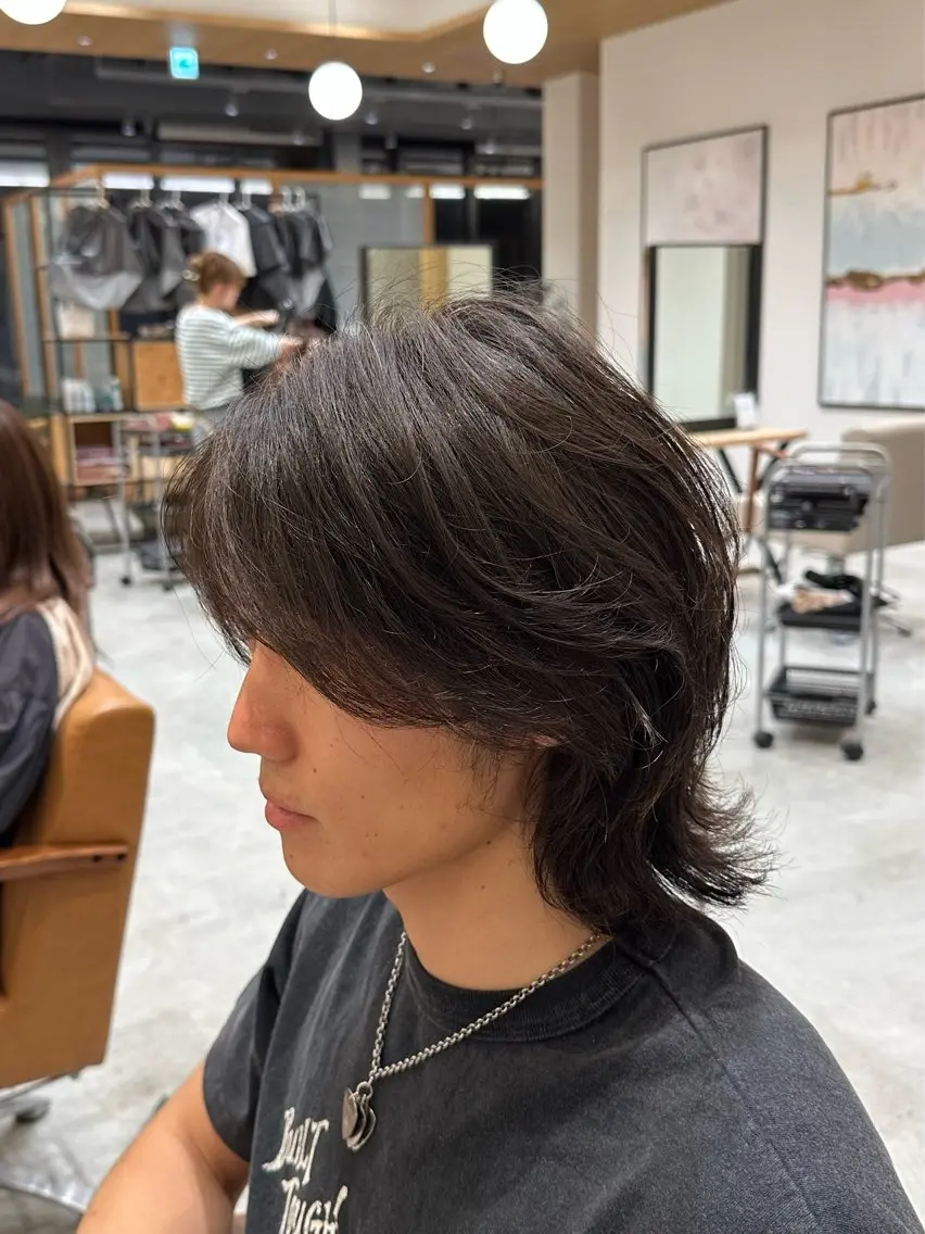 ミディアム メンズ ミディアムパーマ メンズパーマ くびれヘア 出口 凜乃介のヘアスタイル
