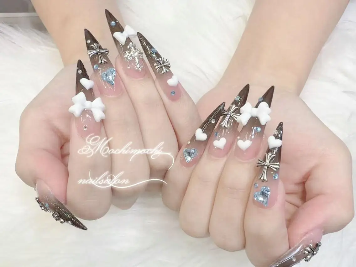 ネイル 長さ出し キラキラネイル 韓国ネイル ロングネイル マグネットネイル ハンドネイル ハンドケア MUNI🎀  NAIL のネイルデザイン