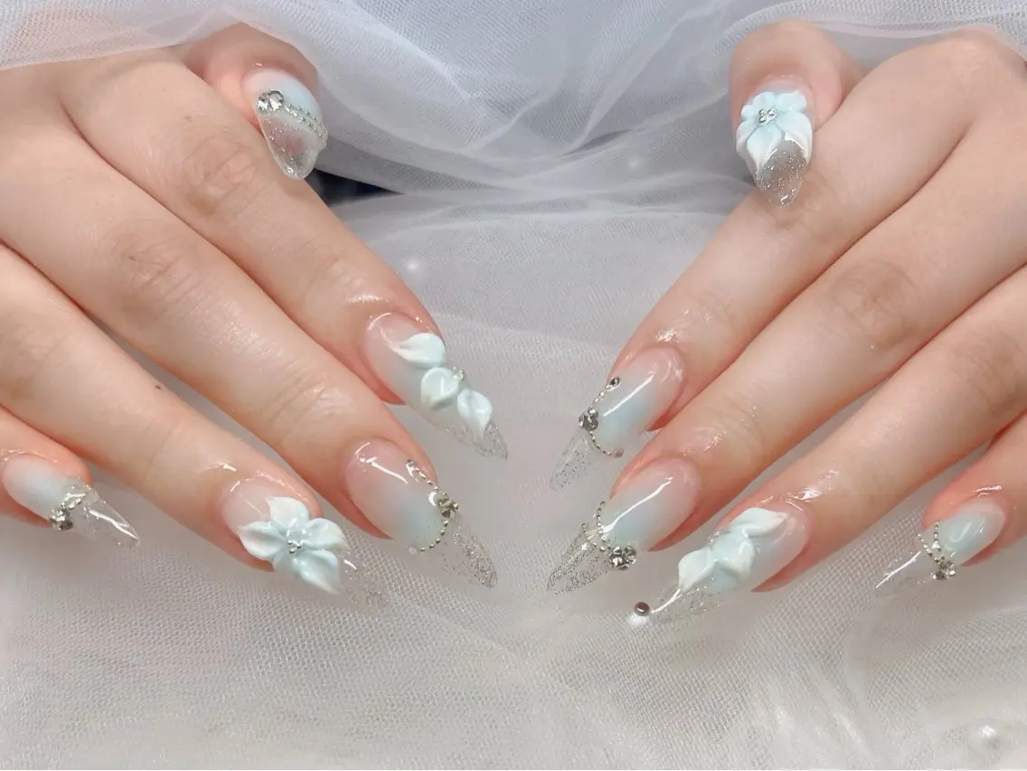 ネイル ブルー チークネイル ドット フレンチネイル ジェルネイル ハンドネイル Kei Nail Salonのネイルデザイン