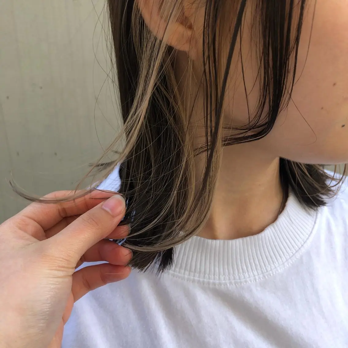 カラー ベージュカラー イヤリングカラー ヘアカラー ナチュラル透明感🌱 小山美樹子のヘアスタイル