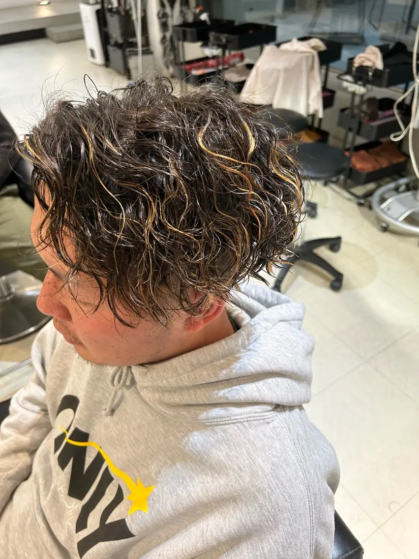 ショート パーマ メンズ メンズパーマ スパイラルパーマ 田中 貴也のヘアスタイル