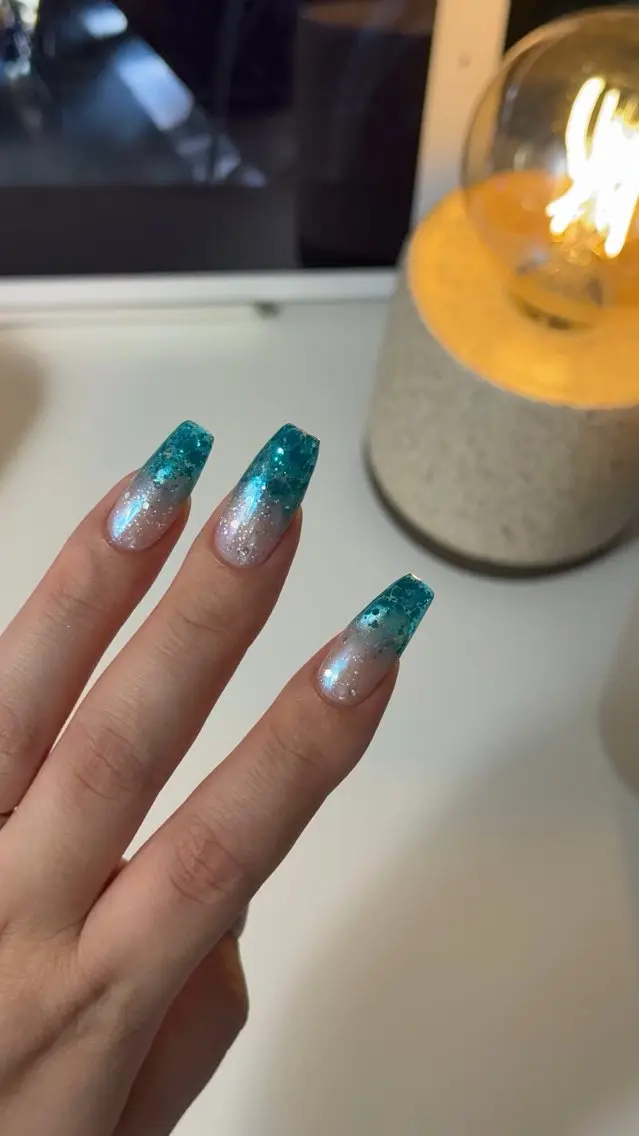ネイル グラデーション キラキラネイル マグネットネイル ハンドネイル aneu. -アヌ- 💅🫧reinaのネイルデザイン