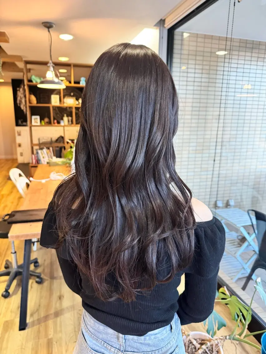 ロング カラー 黒髪 ブラウンカラー カット ヘアカラー トリートメント ツキダテ ユイのヘアスタイル