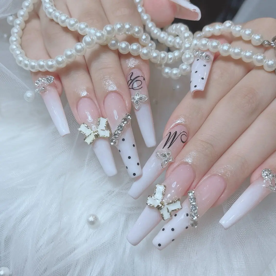 ネイル アートネイル ドット フレンチネイル ガーリー キラキラネイル Sora NAILのネイルデザイン