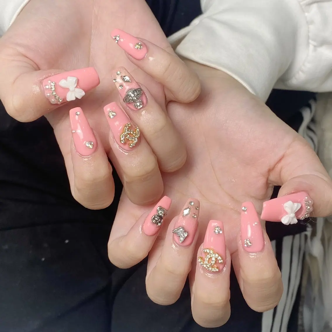 ネイル チークネイル フレンチネイル ジェルネイル ガラスフレンチ キラキラネイル ハンドネイル UM Nail Salonのネイルデザイン