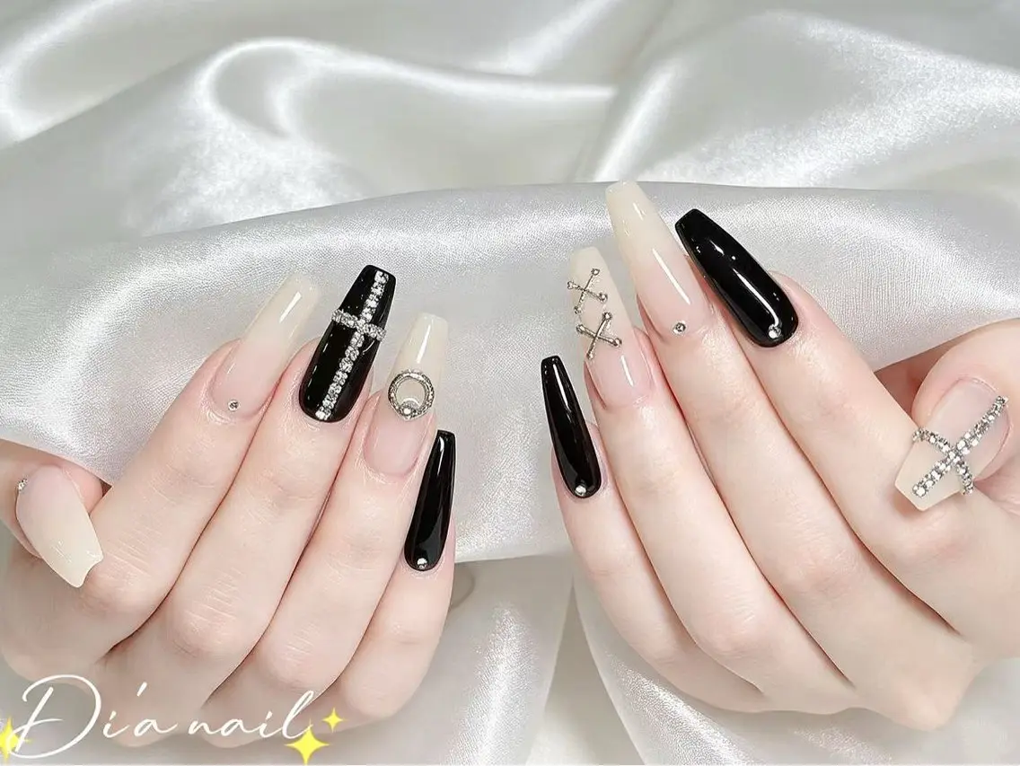 ネイル フットネイル 韓国ネイル レース マグネットネイル ニュアンスネイル ハンドネイル Dia nail サロンのネイルデザイン
