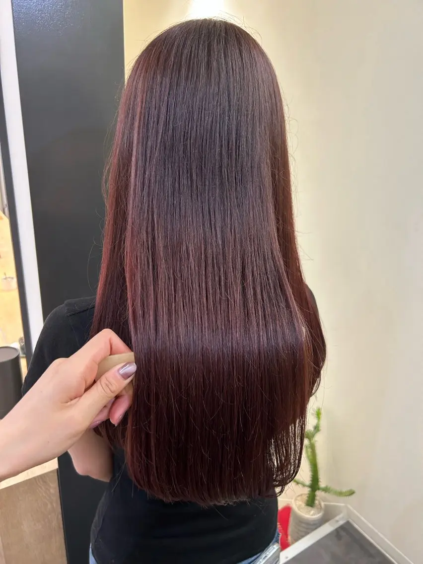 ロング カラー ブリーチ ボルドーカラー ブリーチなしカラー カット ヘアカラー トリートメント hubhair レイヤー/透明感のヘアスタイル