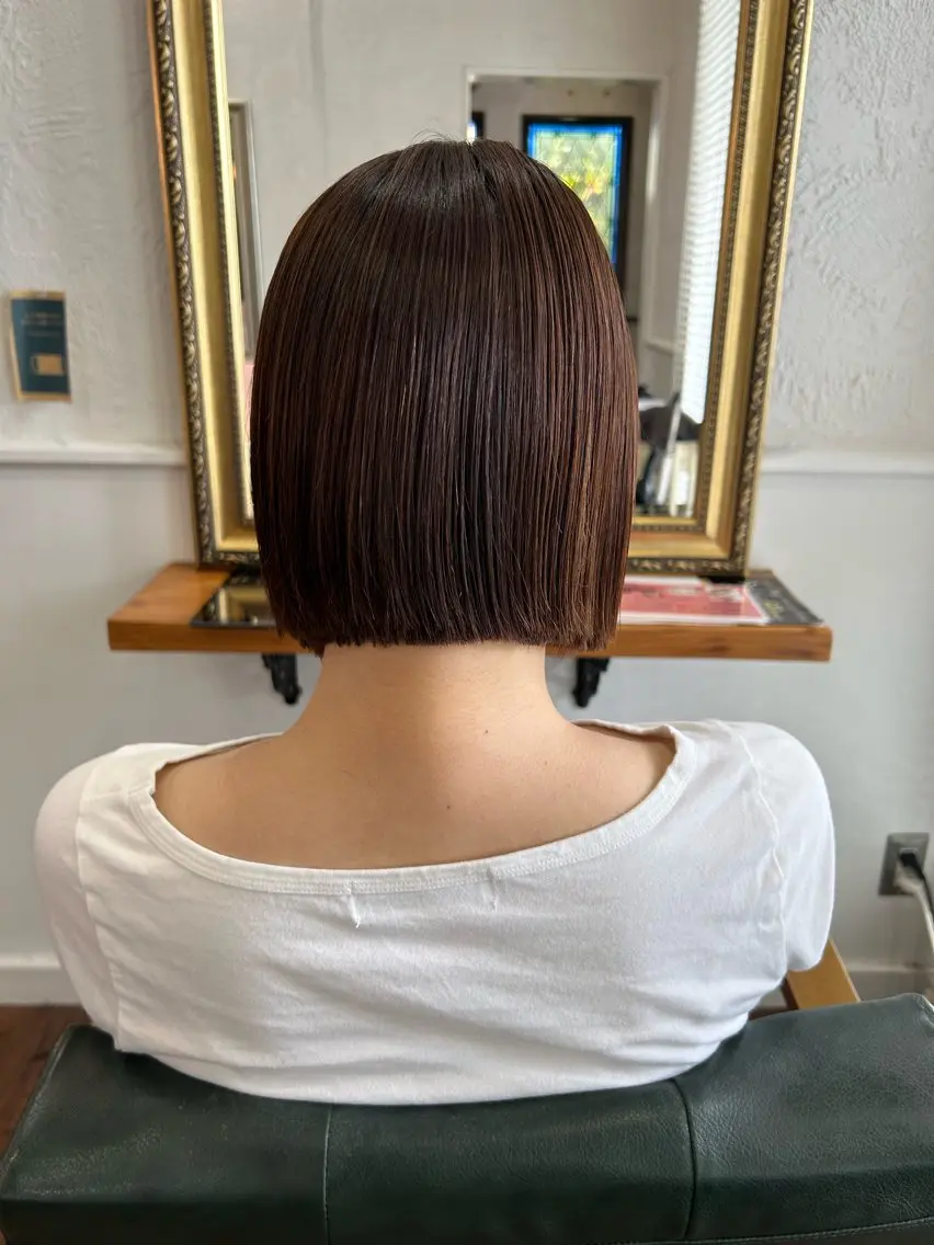 ショート カラー 切りっぱなしボブ ボブ カット ヘアカラー トリートメント 江原 彩華のヘアスタイル