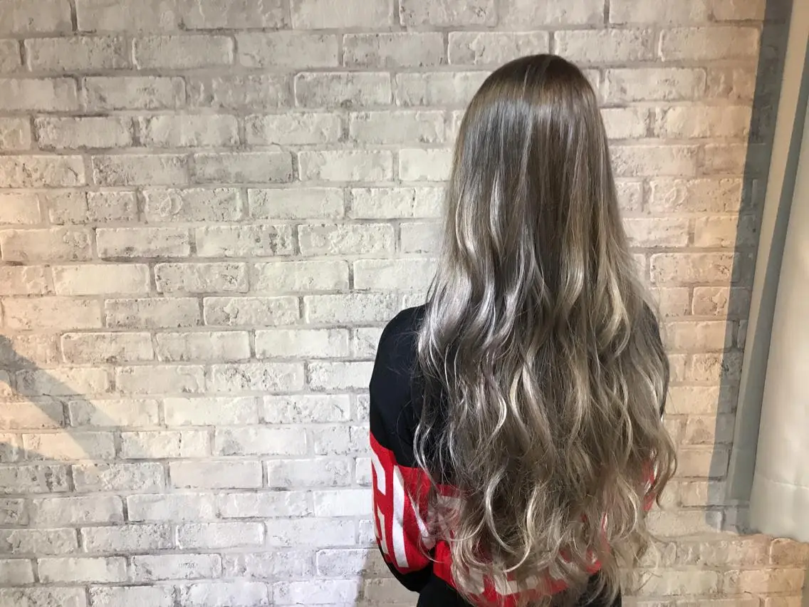 ロング カラー ヘアアレンジ ブリーチ ハイライトカラー シルバー ハイライト 心斎橋/縮毛矯正/ 髪質改善　吉見勇亮のヘアスタイル