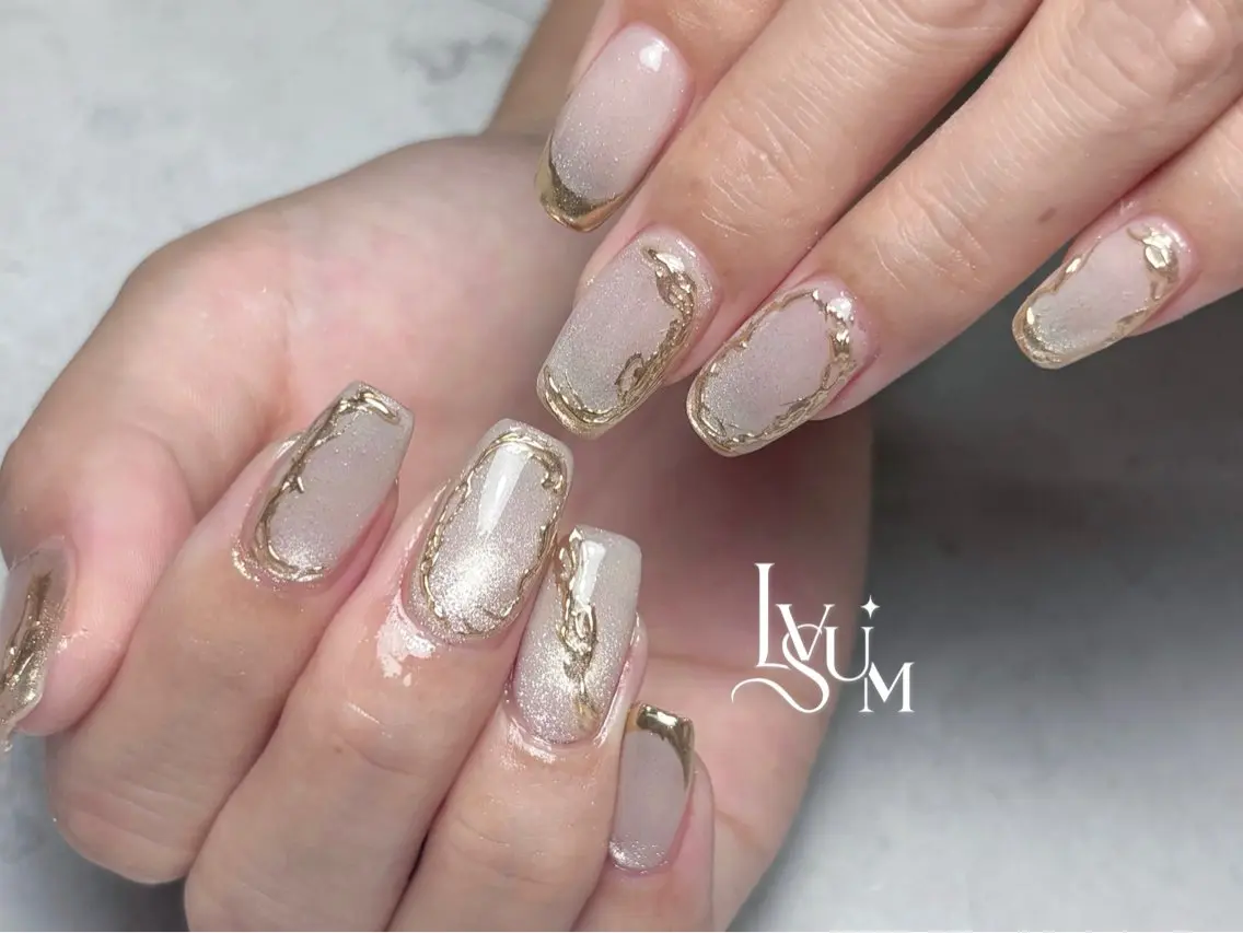ネイル ニュアンスネイル ホワイト ハンドネイル lvsum nailのネイルデザイン