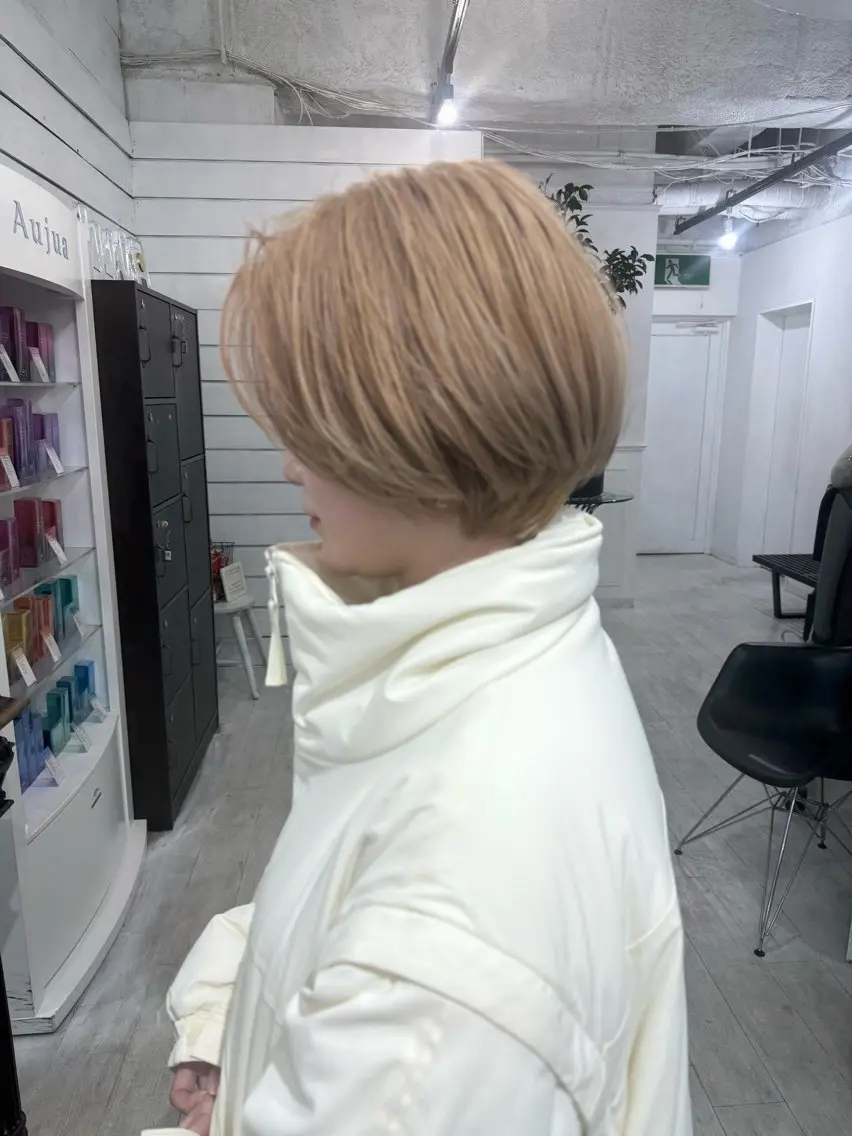 ショート カラー バレイヤージュ ミストバング ベージュカラー ブリーチ 抜きっぱなしブロンド 札幌ブリーチカラー/ ダブルカラー/ドイのヘアスタイル